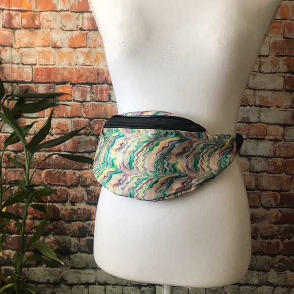 NWT iridescent Pastel Fanny Pack - Picture 1 of 4